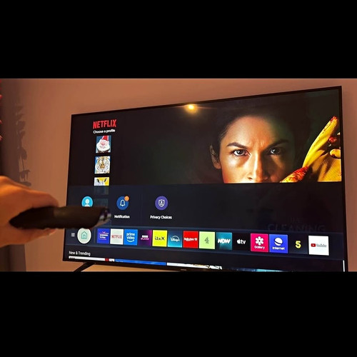 Preowned 50in qled - 50in, 4k